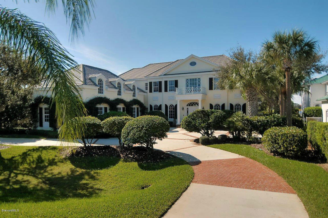 Lansing Island is a stunning upscale island community located just due west of Indian Harbour Beach...